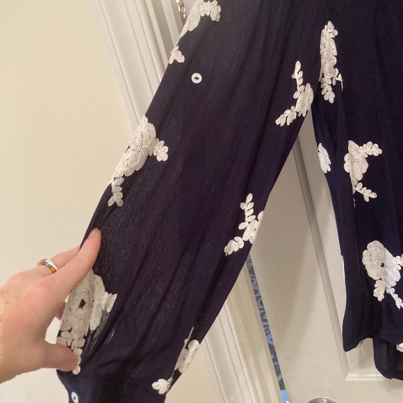 Embroidered button down - Picture 4 of 4